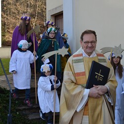 Einzug mit Vikar Gerhard Hatzmann