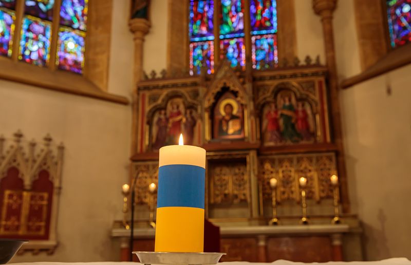 Ukraine-Kerze in der Stadtpfarrkirche / SONNTAGSBLATT, Gerd Neuhold
