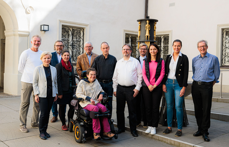 Sonntagsblatt/Gerd Neuhold, Gerd Neuhold Das Team der Stadtkirche Graz: (v. l.) Robert Hautz, Gertraud Schaller-Pressler, Wolfgang Dolzer SJ., Daniela Felber, Bernhard Pletz, Elfriede Demml, Ewald Pristavec, Walter Schreiber, Alois Kölbl, Ivana Zivkovic, Johanna Walcher, Wolfgang Schwarz