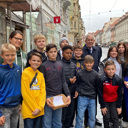 HIB-Liebenau 3D Klasse trifft Bundespräsident Alexander Van der Bellen in der Grazer Herrengasse