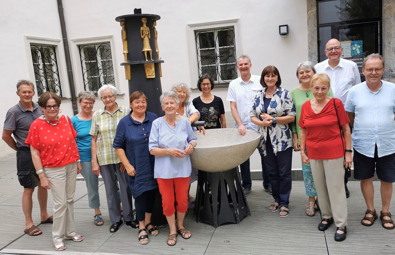 Ehrenamtlich Mitarbeitende mit Kircheneckleiter und Stadtpfarrpropst / V. Andriichenko