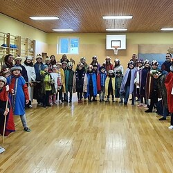Die Sternsinger starten diesmal im Schulgebäude.