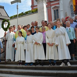 Sr. Maria Leopold mit der Dobler Gruppe, 18 Personen gingen zu Fuß nach Mariazell